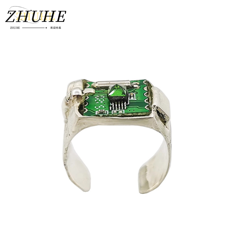 Tech Accessories Industry - خاتم بتصميم تقني عتيق على شكل