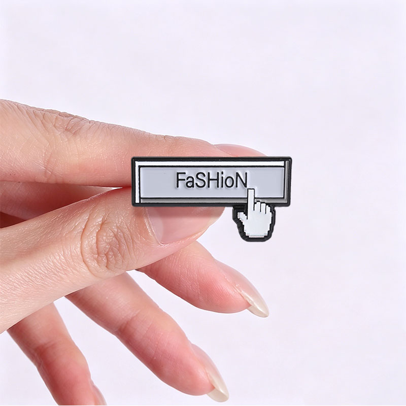 دبابيس مينا بتصميم عصري على شك - مراجعة Tech Accessories To Gift وسعره